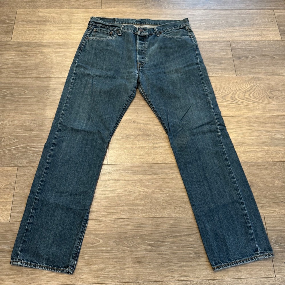 Levis 501 Original Fit Mens Jeans W36 L32 Medium Wash Blue Button Fly 00501-0444